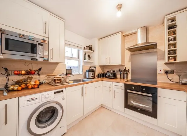Photo 2 — Perkin Close, Hounslow, TW3