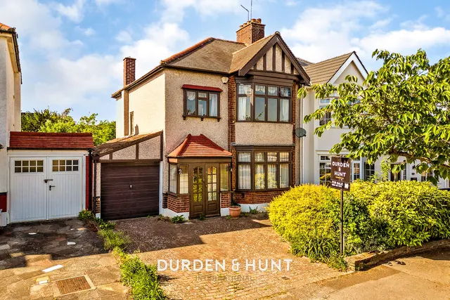 Monmouth Avenue, South Woodford, E18, photo 1