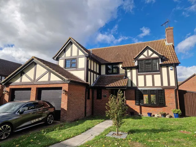 Burr Close, Ramsey, CO12, photo 1