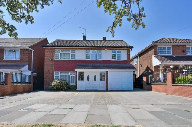 Northolt, UB5, photo 1