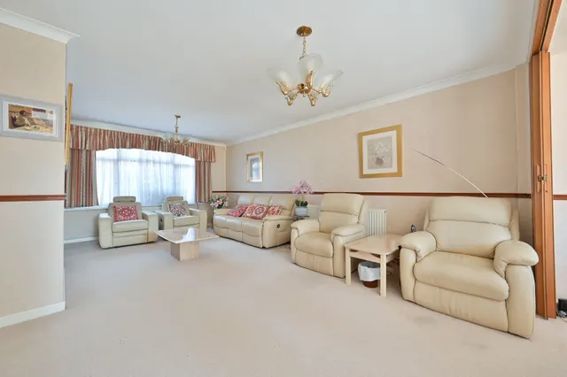 Northolt, UB5, photo 3