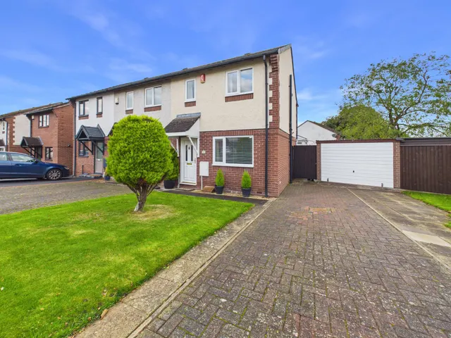 Gleneagles Drive, Stanwix, CA3, photo 1