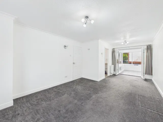 Gleneagles Drive, Stanwix, CA3, photo 3