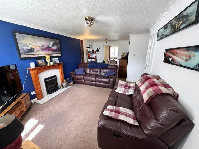 Grange Park Avenue, High Peak, photo 3