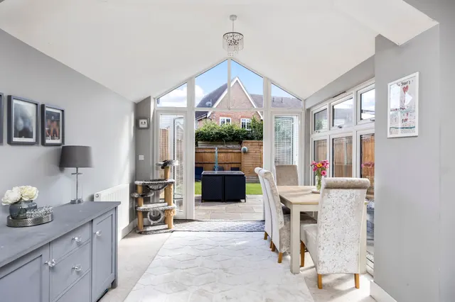 Highwood Crescent, Horsham, RH12, photo 2