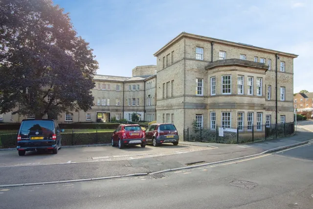 Tuke Grove, Wakefield, WF1, photo 1
