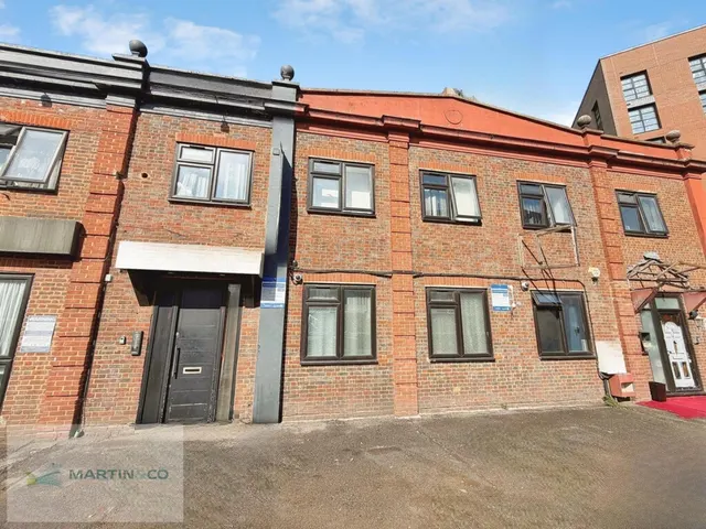 Burlington Road, photo 1