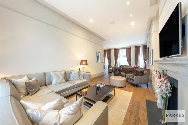 Photo 3 — Hertford Street, London, W1J 7DP