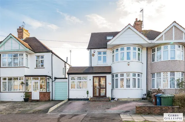 Moat Drive, Harrow, HA1, photo 1