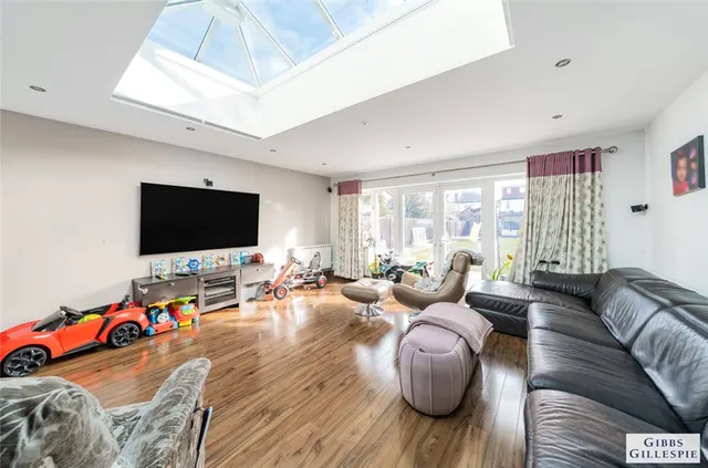 Moat Drive, Harrow, HA1, photo 3