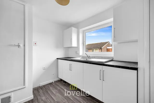 Bodiam Way, Grimsby, DN32, photo 2