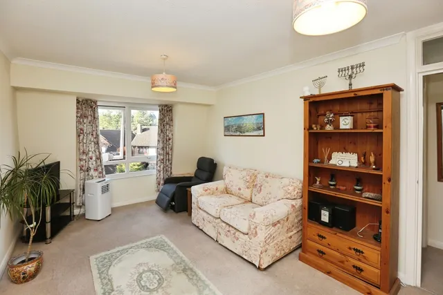 High Oaks Close, Locks Heath, SO31, photo 3