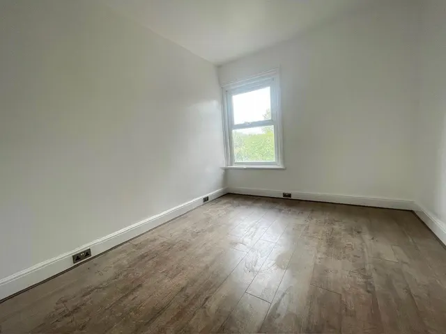 Burgess Road, Southampton, SO16, photo 3