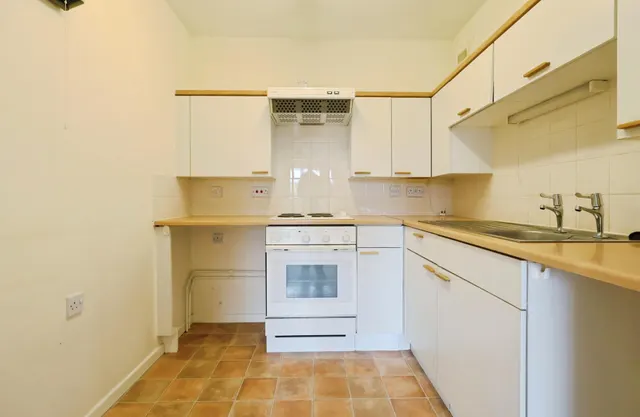 Photo 2 — Regal Court, Bancroft, Hitchin