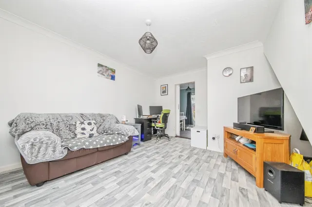 Photo 2 — Yew Tree Rise, Pinewood, Ipswich