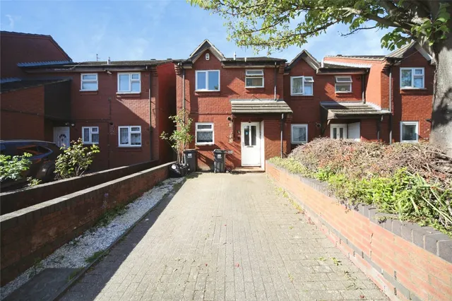 Hibbert Street, Luton, Bedfordshire, LU1, photo 1