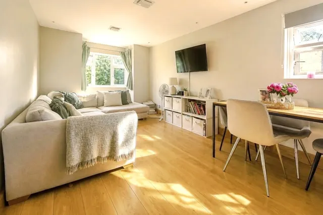 Photo 2 — Albert Walk, Crowthorne, Berkshire, RG45 7EB