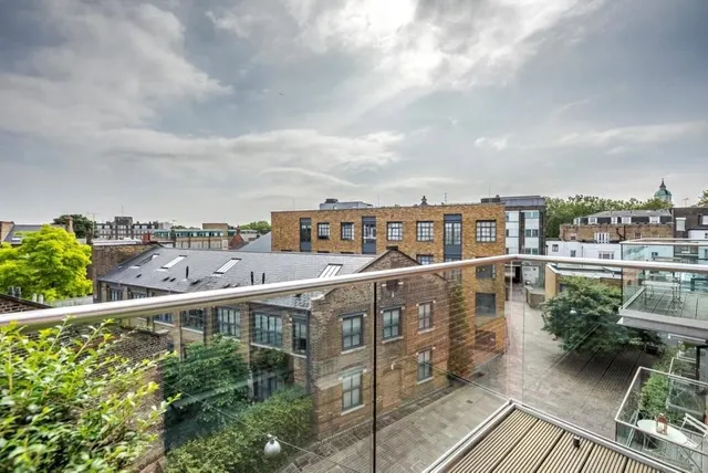 Photo 2 — Macaulay Road, London, SW4