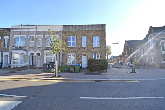 Cann Hall Road, London, photo 1