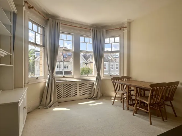 Clarendon Drive, London, photo 2