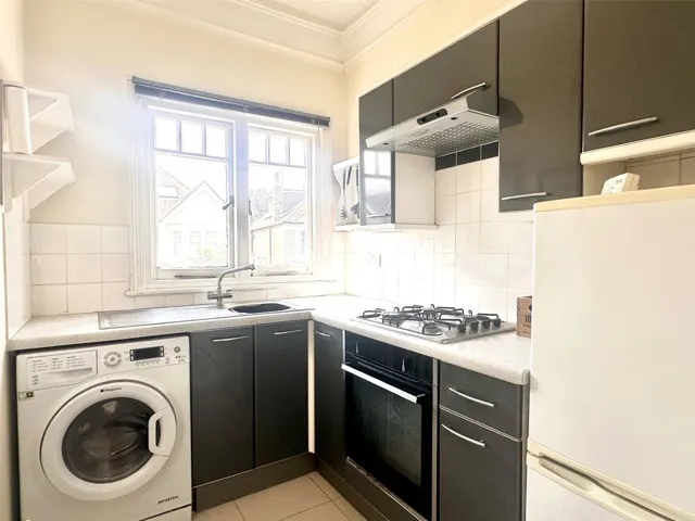 Clarendon Drive, London, photo 3