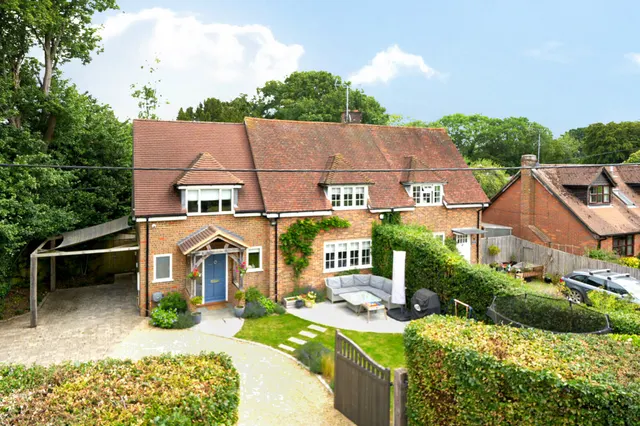 Moat Lane, Prestwood, HP16, photo 1