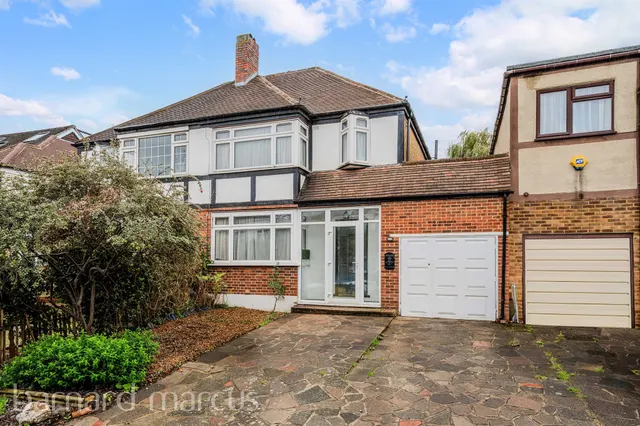 Somerset Close, New Malden, photo 1