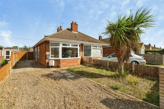 Bradwell Avenue, Bradwell, Great Yarmouth, photo 1