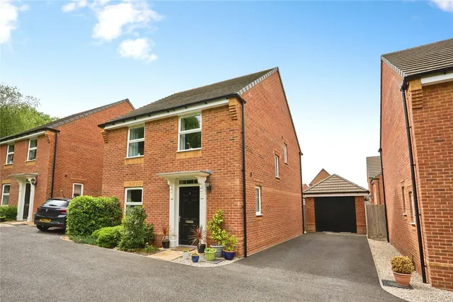 Squirrel Close, Newport, PO30, photo 1