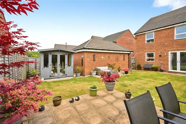 Squirrel Close, Newport, PO30, photo 2
