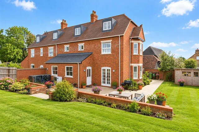 The Lane, Tebworth, LU7, photo 1