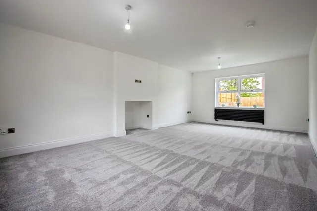 Leeds Road, Howden Clough, WF17, photo 2
