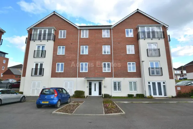 2 bedroom flat — Kennet House, Regis Park Road, RG6 7AE