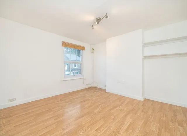 High Street, Hampton Hill, TW12, photo 2