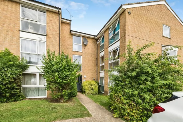Trotwood, Chigwell, Essex, IG7, photo 1