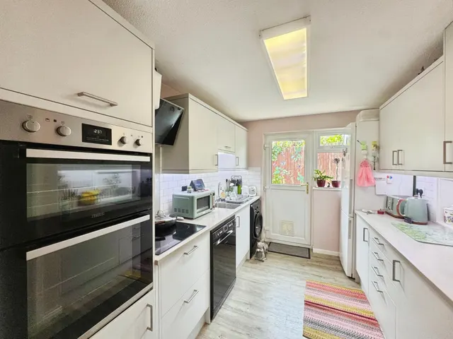 Eyres Drive, Alderbury, SP5, photo 3