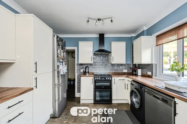 Picton Road, Neath, SA10, photo 3