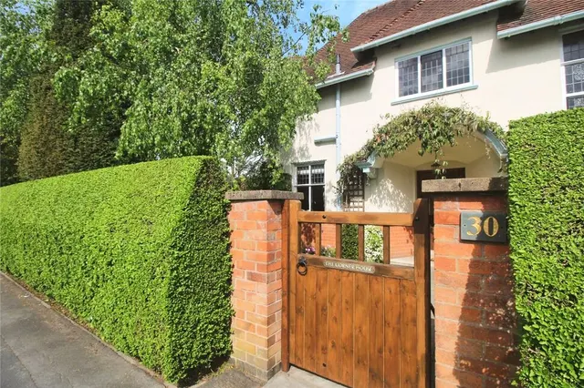 Photo 2 — Leicester Road, Hinckley, Leicestershire, LE10