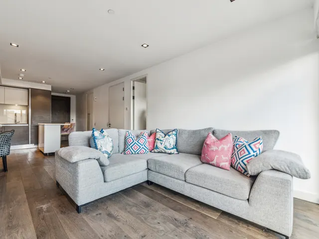 Macaulay Road, London, SW4, photo 2