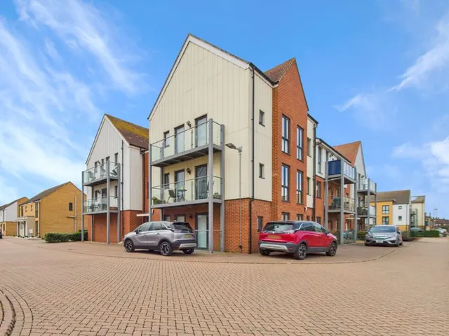 Falcon Avenue, South Ockendon, RM15, photo 1