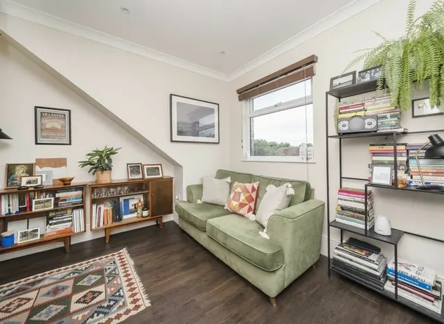 Photo 2 — Fordhook Avenue, Ealing, W5