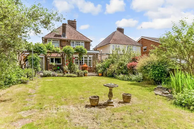Nutfield Road, Merstham, RH1, photo 2