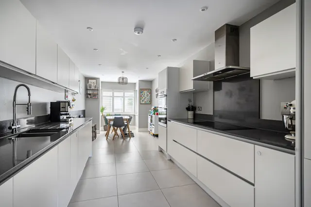 Photo 3 — Daleworth Close, Beckenham, BR3