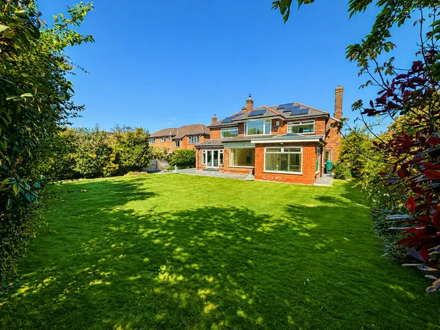 Harewood Avenue, Sale, M33, photo 2