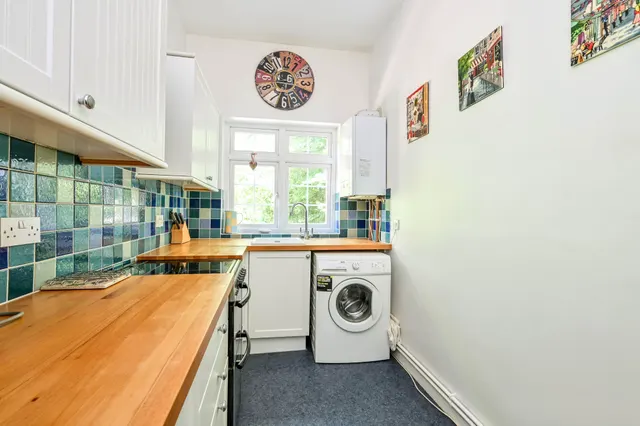 Photo 3 — 6 Wych Hill House, Wych Hill Rise, Woking