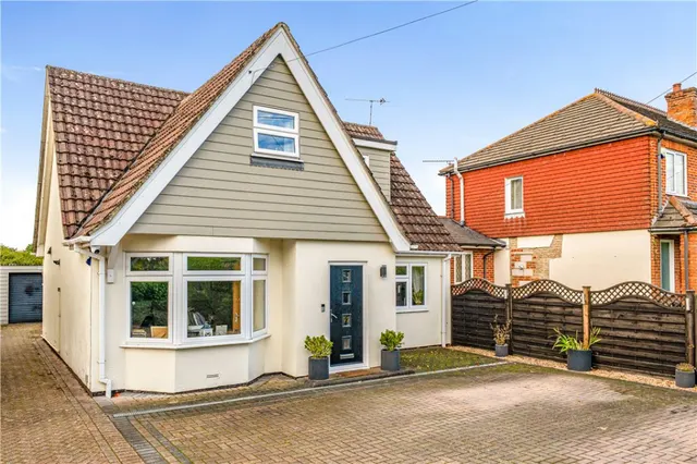Botley Road, North Baddesley, SO52, photo 1