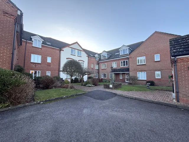 Dove Gardens, Park Gate, SO31, photo 1