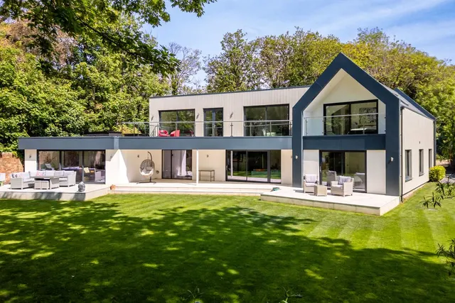 Rothesay Drive, Highcliffe, BH23, photo 1