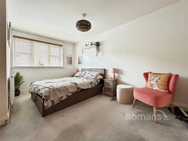 Carter Court, Hook, RG27, photo 3
