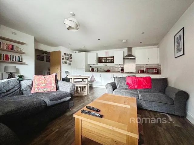 Carter Court, Hook, RG27, photo 2